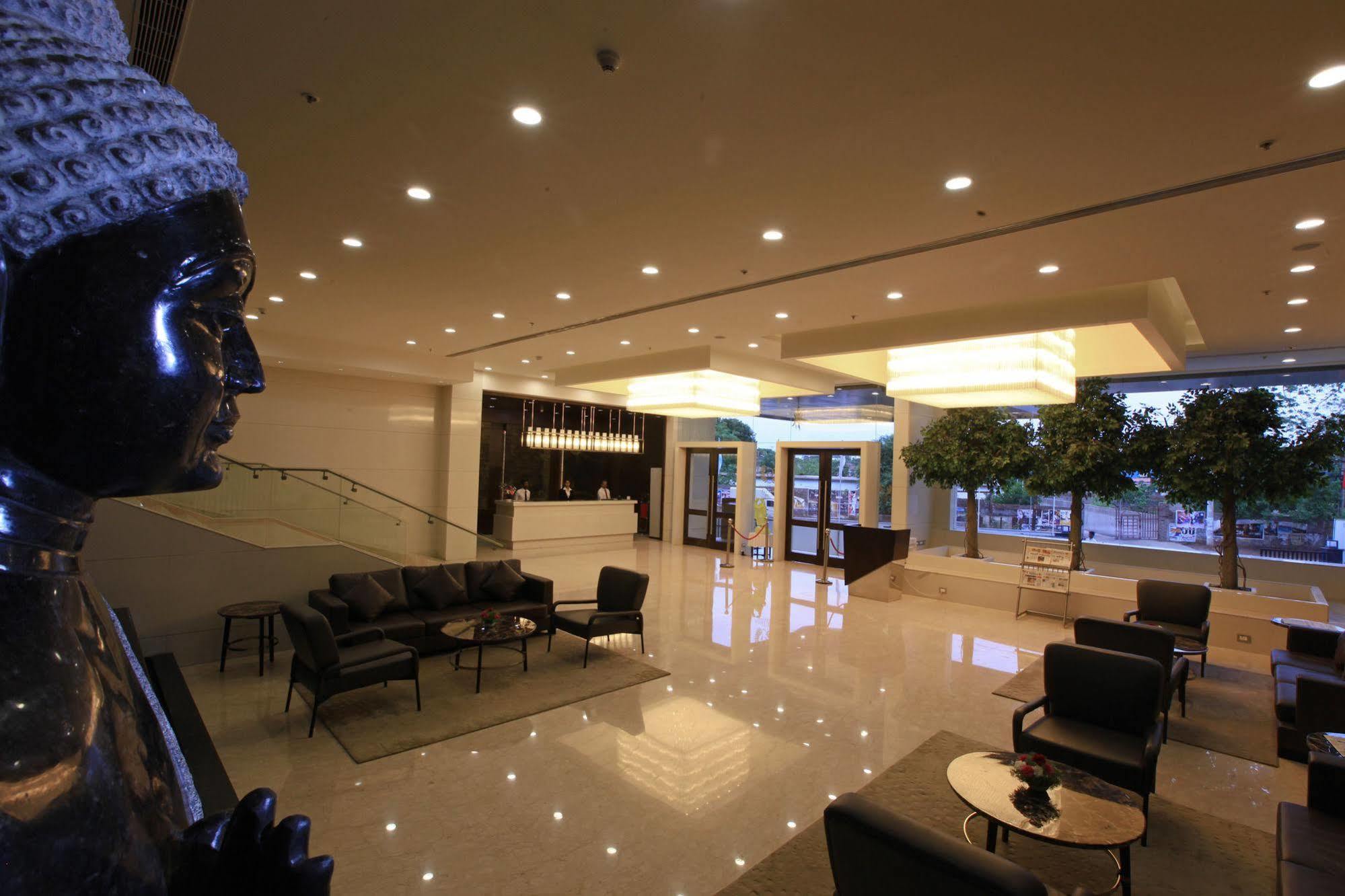 Goutham Grand Hotel - Tenali Vijayawāda Exterior photo
