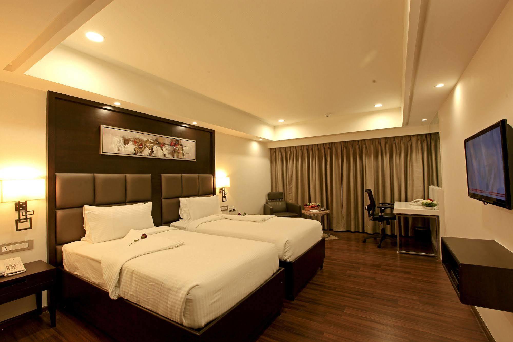Goutham Grand Hotel - Tenali Vijayawāda Exterior photo
