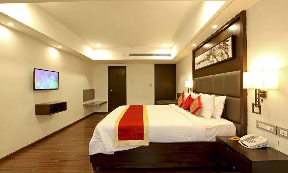 Goutham Grand Hotel - Tenali Vijayawāda Exterior photo